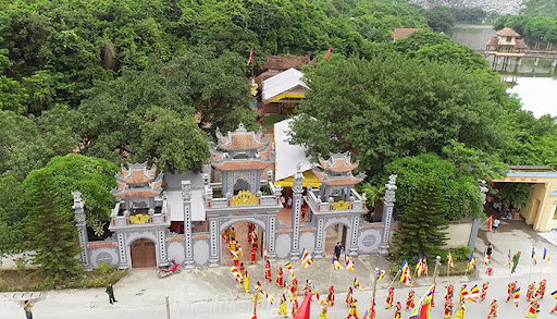 Hai Phong itinerary temples — the incense-filled courtyard of Temple of Female General Le Chan